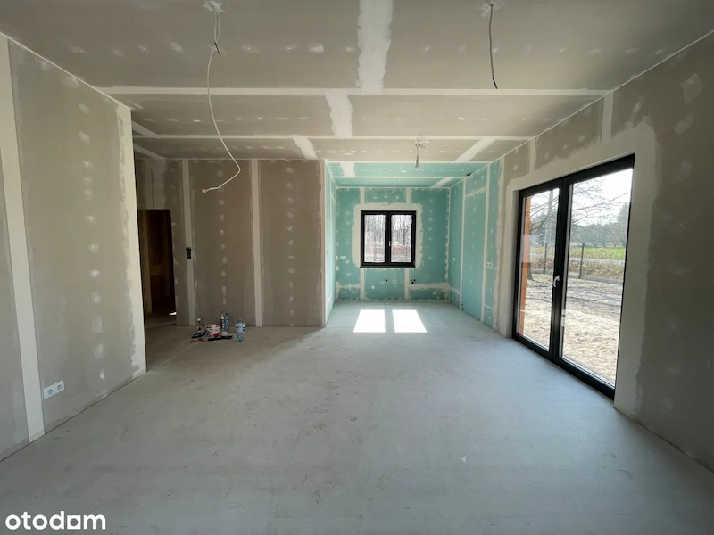 Wnętrze domu w stanie deweloperskim